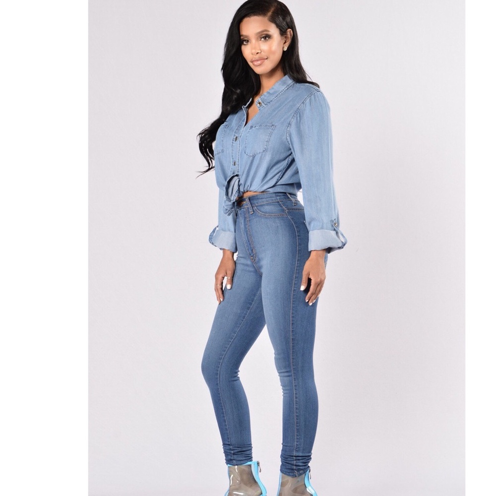 ✨Fashion nova classic high waisted jeans✨Size 3✨